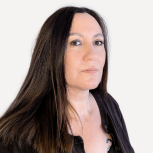 Mitarbeiterin der Adler Apotheke im schwarzen Oberteil